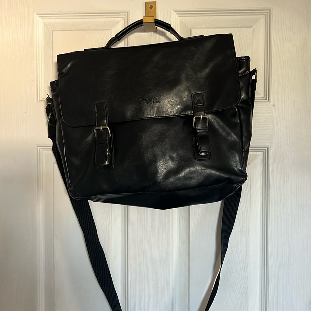 Kenneth Cole Reaction Messenger Bag